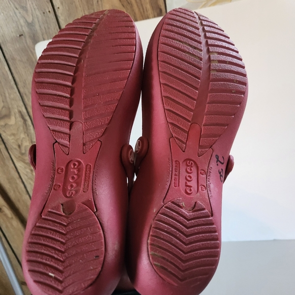 The Crocs Women's Alice Mary Jane Ballet Flats Shoes in red size 8 are a stylish - Picture 6 of 6